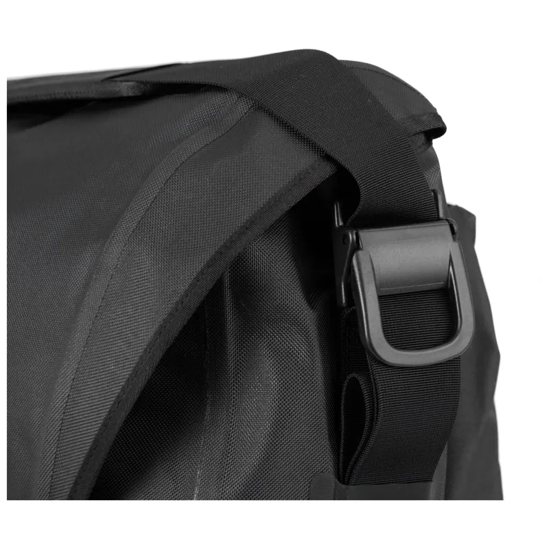 Brompton Metro Waterproof Bag Large Black-3